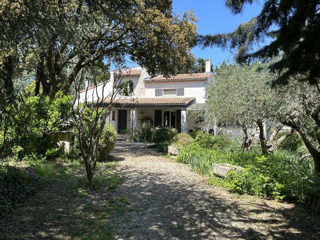 Belle maison de 188 m2 avec piscine sur un terrain de 6345 m. 188m² Uzès