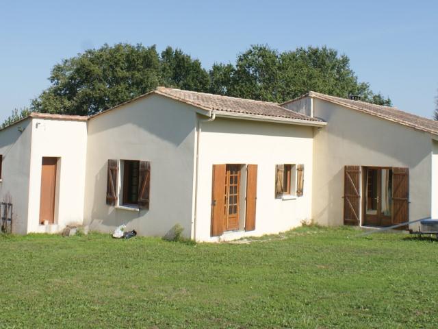 Belle Maison de 2010 avec 4 chambres sur terrain de 6200m2 200m² Bonneville et Saint Avit de Fumadières