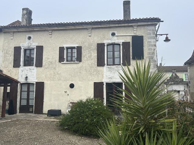 Belle maison de 4 chambres avec grenier et dependances