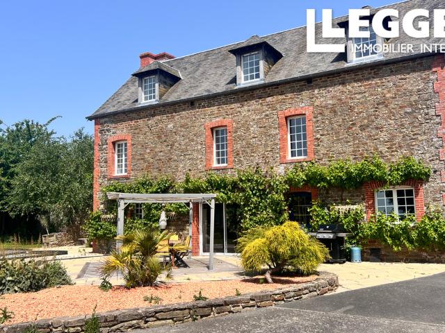 Belle maison de 4 chambres avec piscine, grandes dépendances, jardins et terrain à Clécy, en Suisse Normande