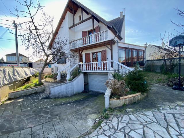 Belle maison de 6 pièces des années 80, alliant espace et confort, d’une surface habitable de 167 m2 131 m2