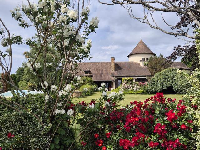 Belle Maison De Campagne 350m² Saint Martin de Fressengeas