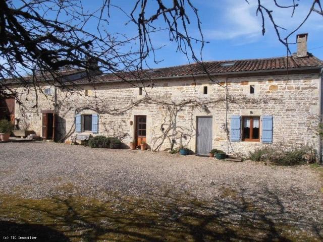 Belle Maison De Campagne Avec Piscine 203m² Sauzé Vaussais