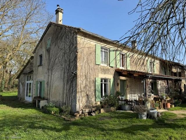 Belle Maison de Campagne de Caractère avec Dépendances 7 150m² Villefagnan