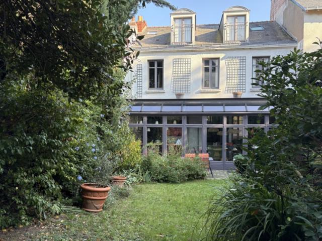 Belle maison de caractère à proximité immédiate de la place Canclaux