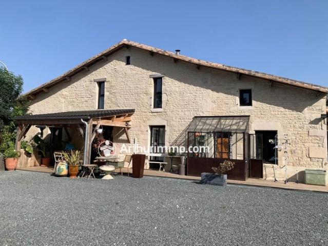 Belle maison de caractère de 225 m² avec grand terrain clos