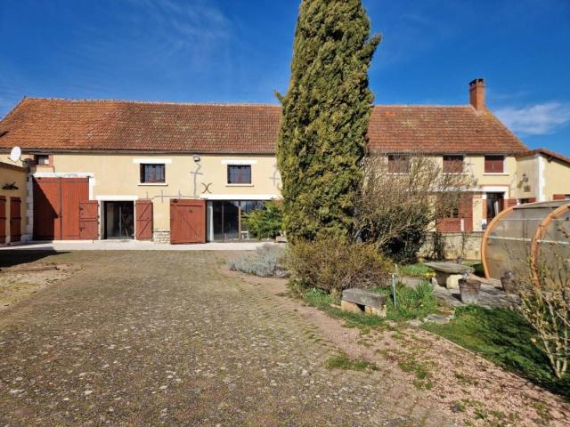 Belle maison de caractère, dépendances, piscine