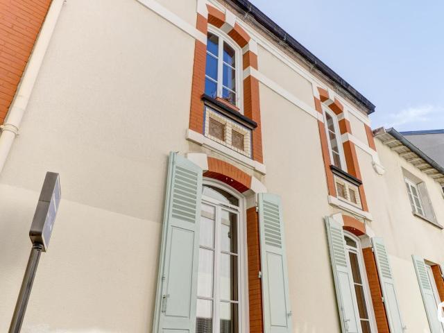 Belle Maison de caractère T8 avec garage double Jardin Lecoq quartier calme avec rendement locatif