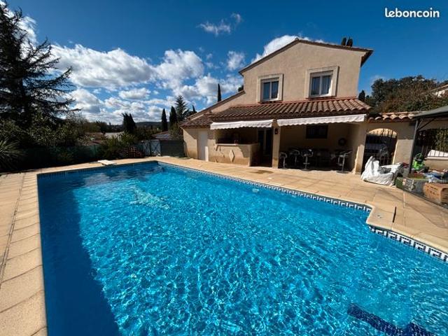 Belle maison de maçon, avec piscine, dans quartier confidentiel, à 8 km de MTP