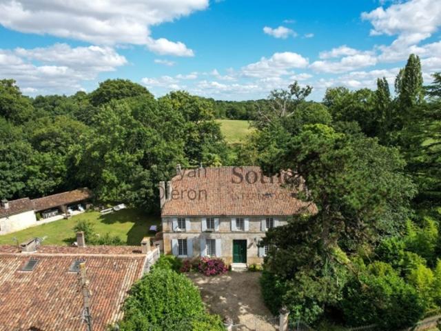 BELLE MAISON DE MAITRE AVEC 2 GITES A 15 MIN DE SAINTES