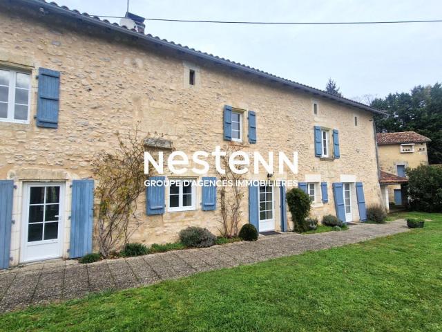Belle maison de Maitre proche Mareuil avec piscine et dépend. 275m² La Rochebeaucourt et Argentine