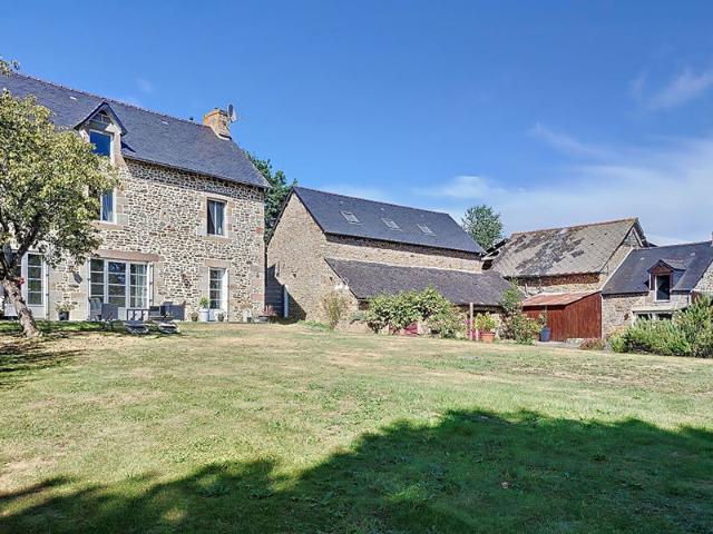 Belle maison de maître rénovée avec dépendances