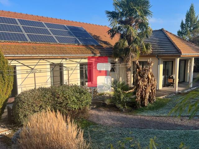 Belle maison de plain pied 171 m2 avec jardin, bureau et espace bien être !