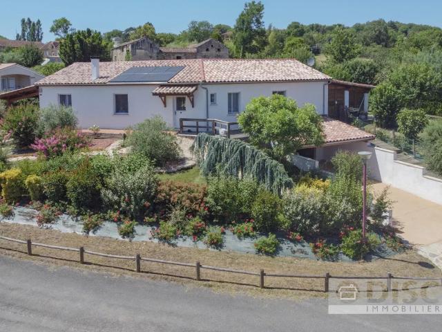 Belle maison de plain pied avec jardin et garage sur hauteur. 136m² Laguépie