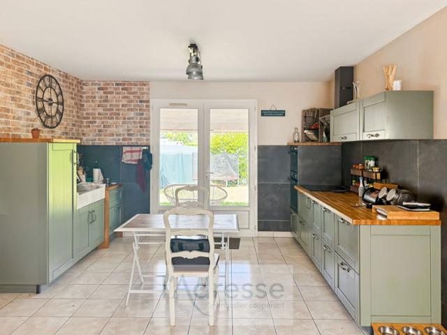 Belle maison de plain pied avec 4 chambres, Jardin Clos