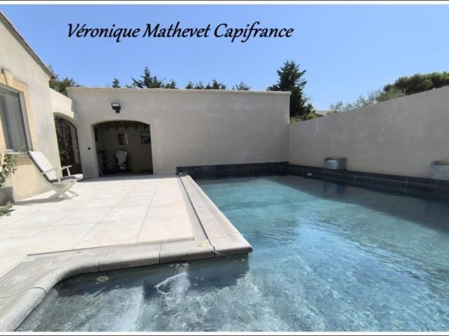 BELLE MAISON DE PLAIN PIED ENTIEREMENT RENOVEE AVEC PISCINE