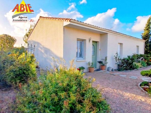 Belle maison de plain pied, la creche 79260