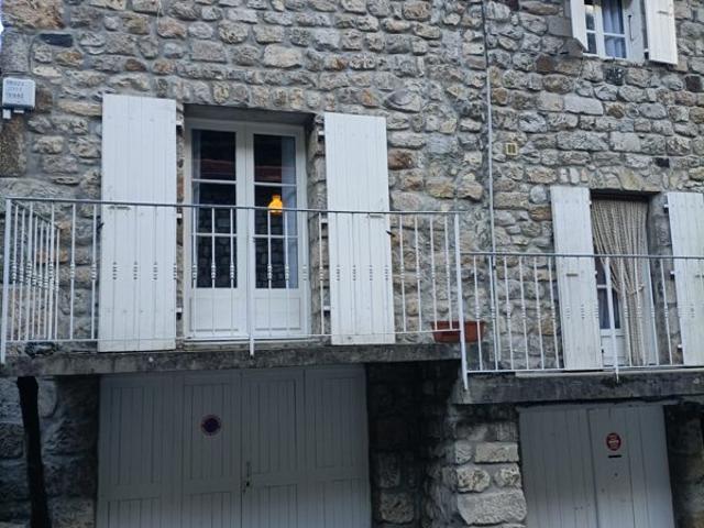 Belle maison de village touristique en pierre