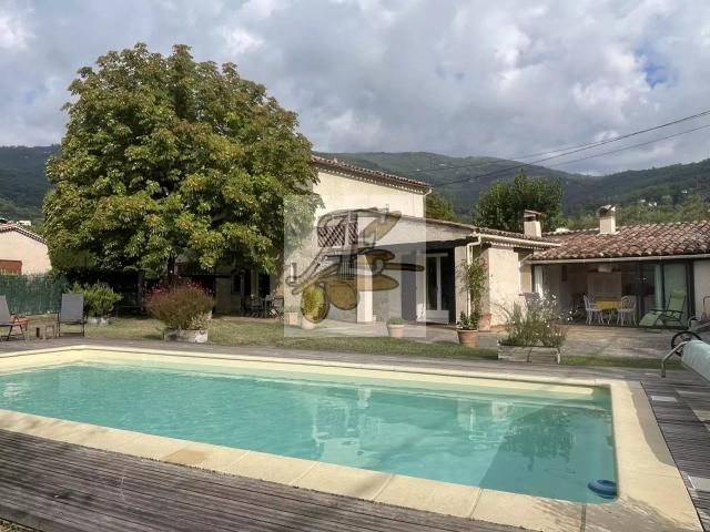 Belle maison de village avec piscine, à 700 mètres du villa. 133m² Seillans