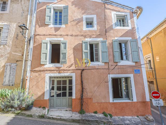 Belle maison de village avec terrasse couverte 150m² Saint Saturnin lès Apt