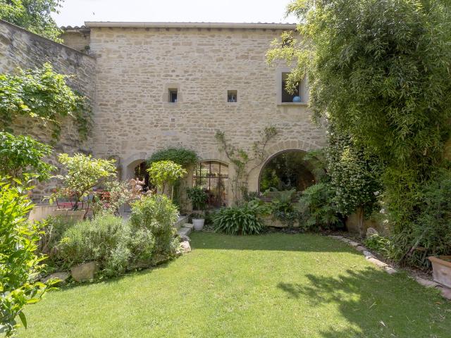 Belle maison de village dans un village animé 245m² Aigues Vives