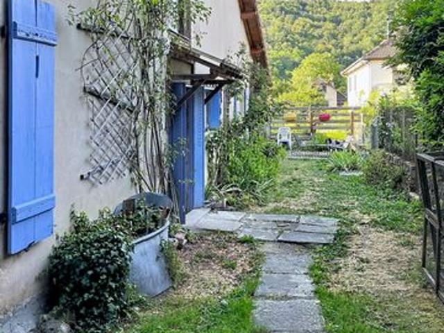 Belle maison de village en pierre, avec un bel appartement indépendant à exploiter