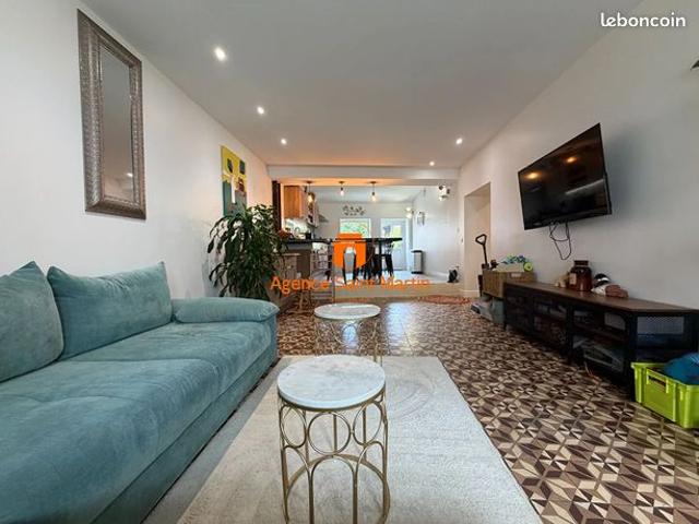 Belle Maison de Village entièrement rénovée avec Garage et Jardin