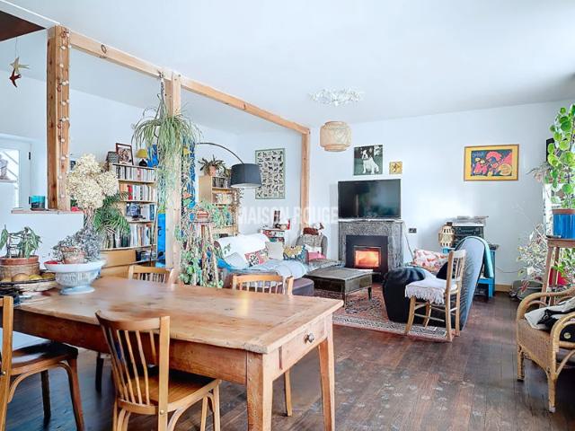 CHARMANTE MAISON EN PIERRE RÉNOVÉE, COEUR DE BOURG LANHELIN
