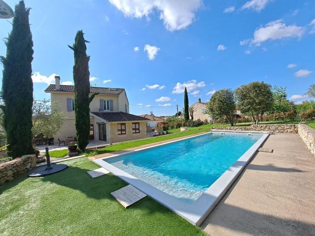 Belle Maison de Ville avec Maison d'Amis, Jardin et Piscine 276m² Condom