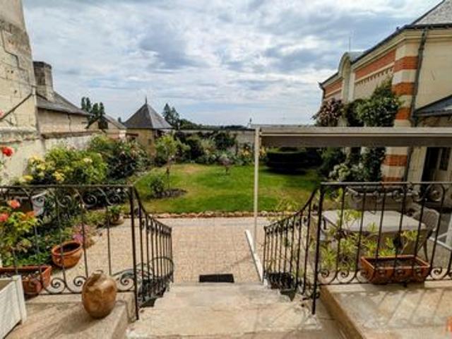 Belle maison de ville et sa dépendance