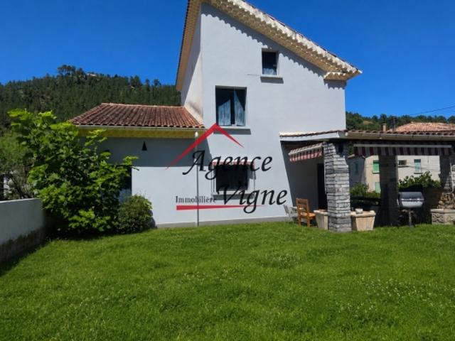 Belle maison de ville indépendante avec jardin et garage