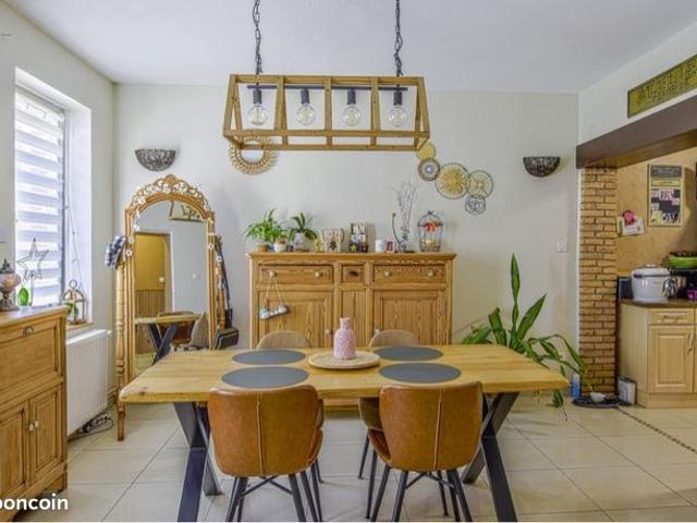 Belle maison de ville, semi individuelle
