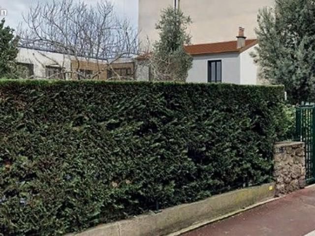 Belle maison de ville renovee voie pivee a 300 m du metro