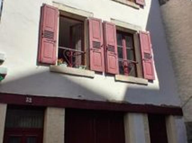 Belle maison de ville, très calme, proche de toutes commodités