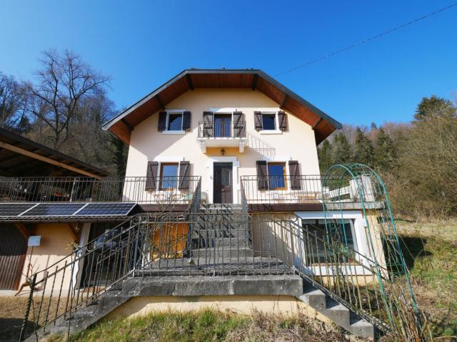 Belle maison des années 1920 dans un cadre naturel préservé