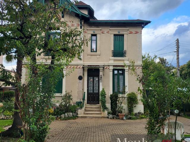Belle Maison Des Annees 1930 En Centre Ville Avec Terrain Et. 143m² Cahors