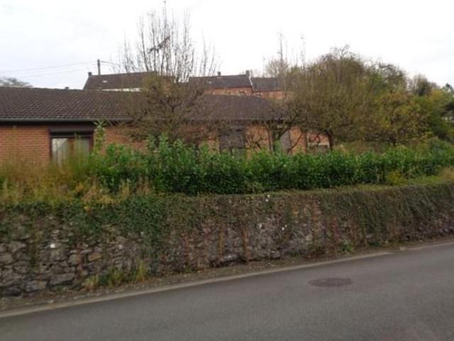 Belle maison d'habitation de plain pied avec jardin