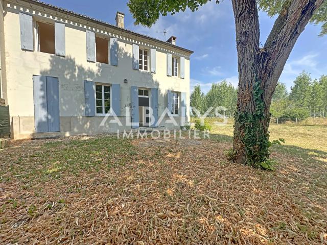 Belle maison en pierre avec grand parc à Arveyres