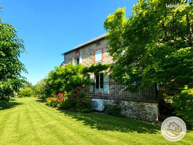 Belle maison en pierre avec grange et terrain arboré