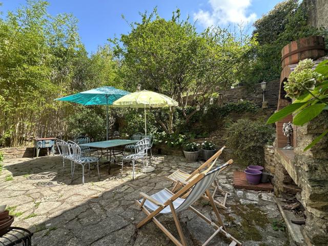 Belle maison en pierre avec jardin et terrasse à Neffiès