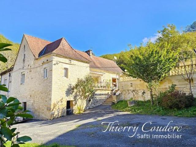 Belle maison en pierre avec piscine et dépendances