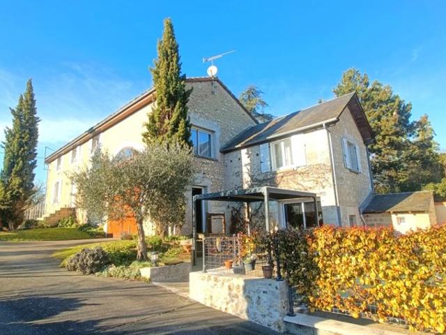 BELLE MAISON EN PIERRE AVEC PISCINE MIGNÉ AUXANCES