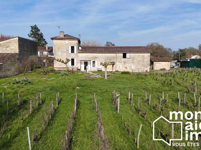 Belle maison en pierre de 200m² + grenier et garages sur 7000m?