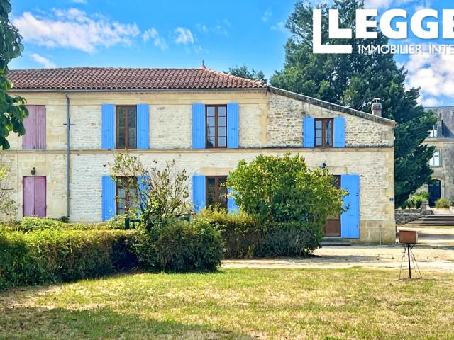Belle maison en pierre de 4 chambres & piscine, située dans un hameau paisible près de Saint Germain du Seudre