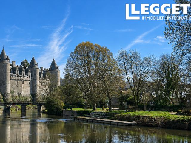 Belle maison en pierres. 3 suites parentales, cours et dependances. ideale Airbnb. JOSSELIN