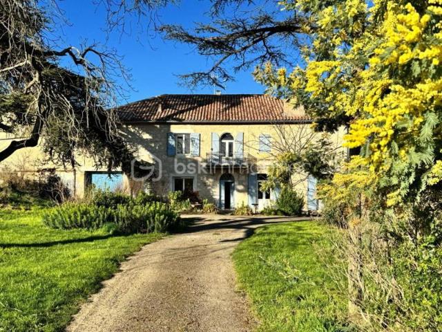 Belle maison en pierres, Dépendances –garage–3 ha 82