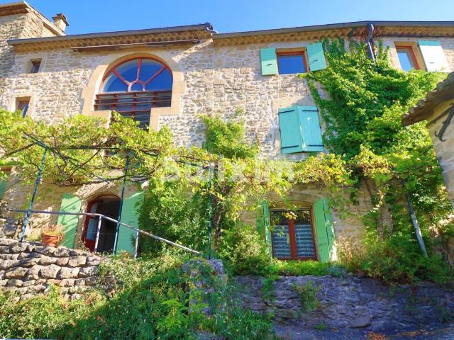 Belle maison en pierres du XIIème entierement restaurée 257m² Grane