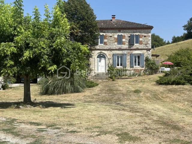 BELLE MAISON EN PIERRES GÎTE GRANGE PISCINE TERRAIN