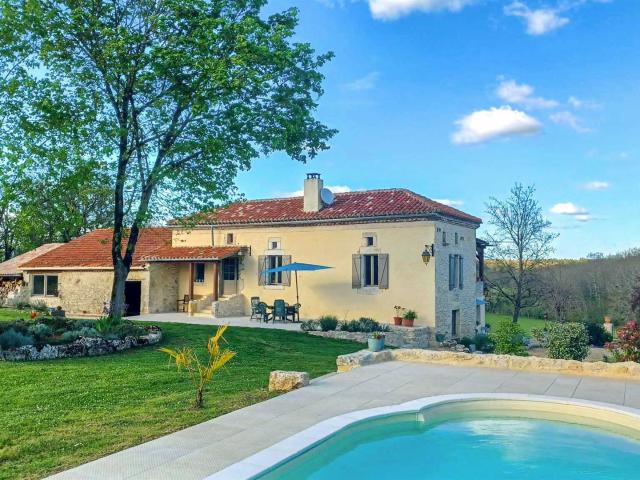 Belle Maison en Pierres Rénovée avec Grange 165m² Mauroux