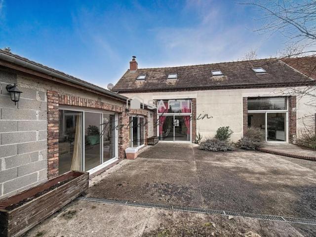 Belle maison familiale au calme, proche Longueville
